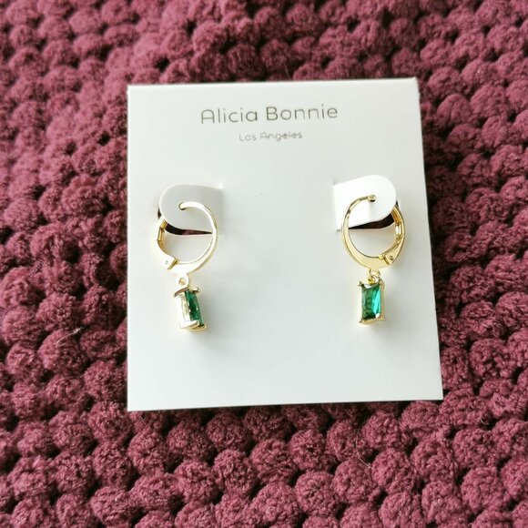 Alicia Bonnie Gold Green Crystal Twinkling Treasure earrings NEW - Picture 1 of 3